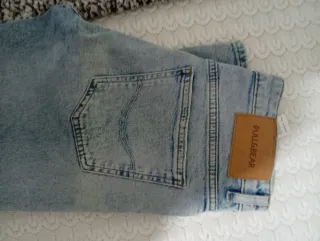 Vaqueros Pull&Bear chico desgastados