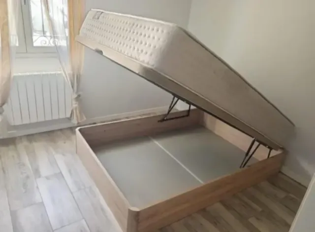 Letto a scomparsa in legno con materassi