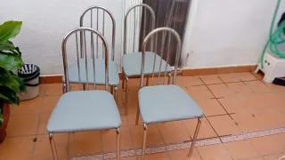 Juego de 4 sillas metálicas grises