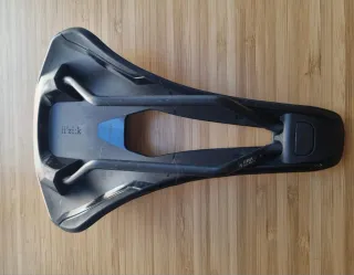 Sillín Fizik Argo Tempo R1 Carbon Negro