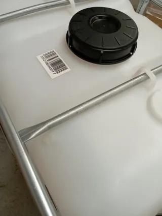 Depósito IBC 300L con grifo