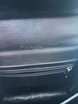 Bolso Prada Negro con Detalles Plateados
