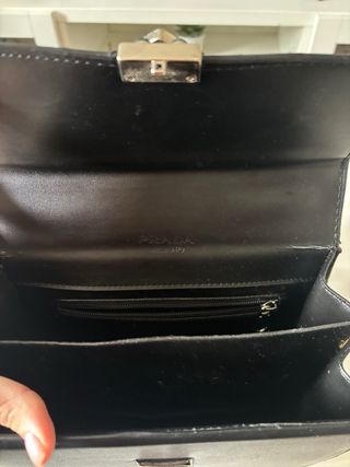 Bolso Prada Negro con Detalles Plateados