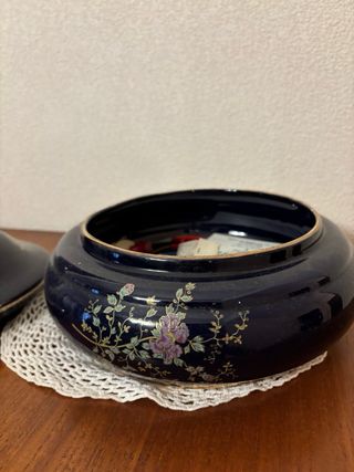 Centrotavola in porcellana blu e oro