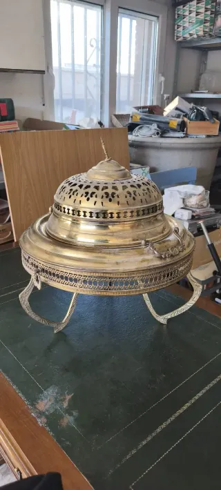 Brasero de latón dorado