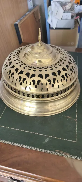 Brasero de latón dorado