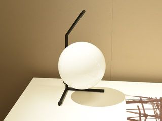 Lampada da tavolo in stile Flos IC T1 Low nera