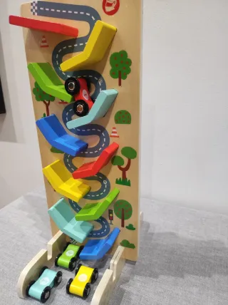 Juguete madera cascada coches y animales