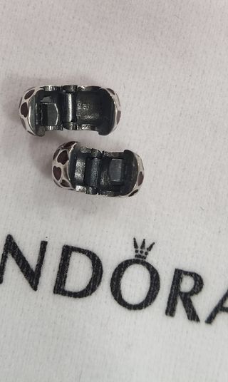 2 Clips Pandora Plata Corazones Rojos