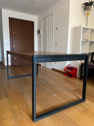 Tavolo da pranzo in legno e metallo
