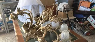 Lámpara de araña dorada antigua