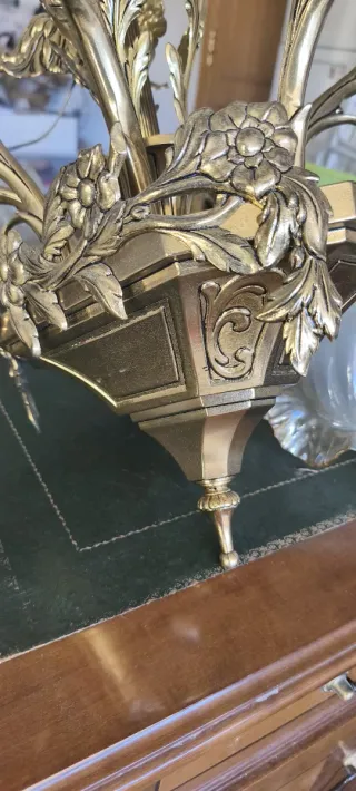 Lámpara de araña dorada antigua