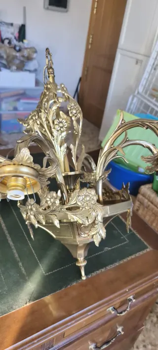 Lámpara de araña dorada antigua