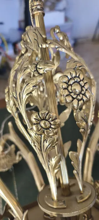 Lámpara de araña dorada antigua