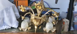 Lámpara de araña dorada antigua