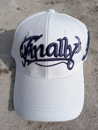 Gorra blanca bordada Finally