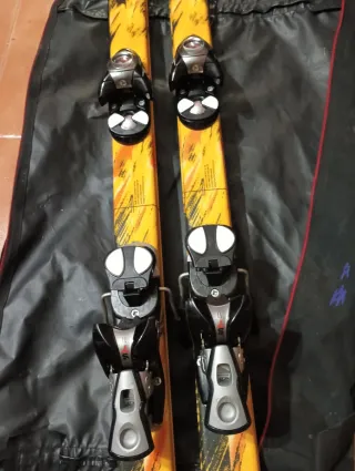 Esquís Rossignol con fijaciones