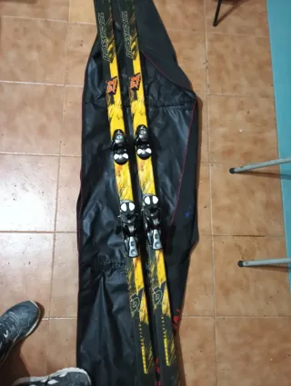 Esquís Rossignol con fijaciones
