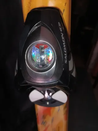 Esquís Rossignol con fijaciones