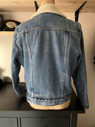 Cazadora Levi's borrego