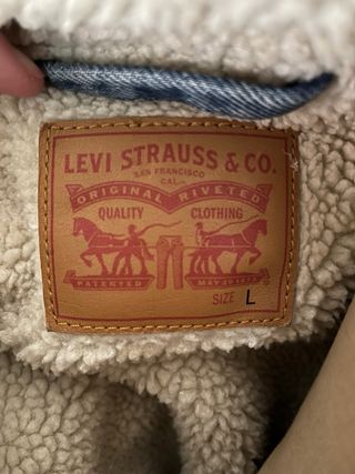 Cazadora Levi's borrego