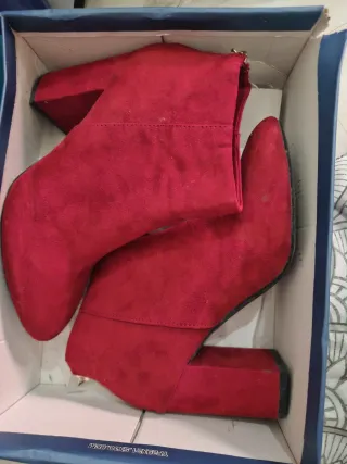 Botín Stradivarius Rojo Talla 37