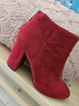 Botín Stradivarius Rojo Talla 37