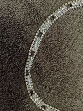 Conjunto collar, pulsera y pendientes brillantes