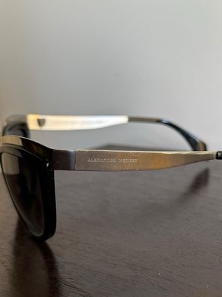 Occhiali da sole Alexander McQueen neri e oro