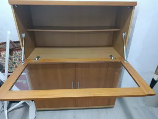 Mueble aparador miel con cristalera