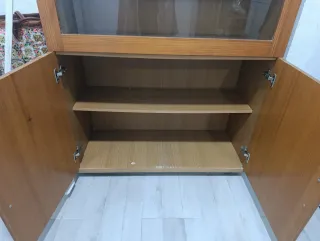 Mueble aparador miel con cristalera