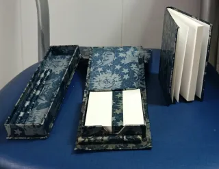 Set da scrivania con quaderno e penne