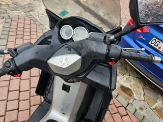 Peugeot Maxi Scooter Negra Automática