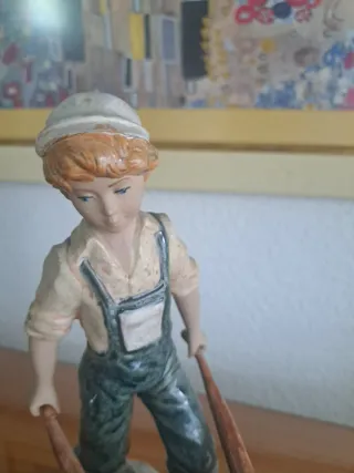 Figura porcelana jardinero con carretilla