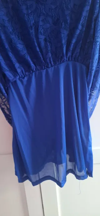 Vestido azul de encaje