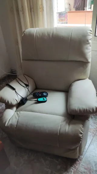 Sofá Eléctrico Masajeador reclinable y  elebable
