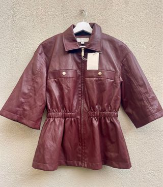 Chaqueta Zara efecto piel burdeos