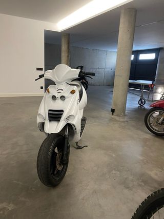Beta Ark 49cc Scooter Automática