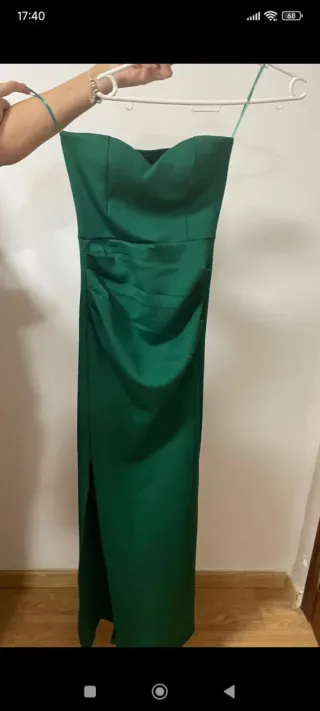 Vestido largo verde con abertura