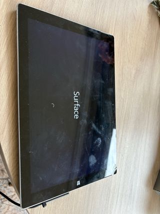 Surface Pro 3 con teclado y cargador