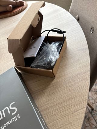 Surface Pro 3 con teclado y cargador