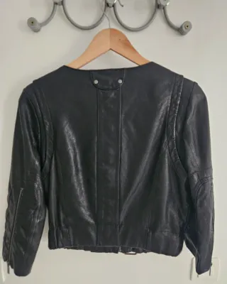 Chaqueta Bebe Piel Negra Crop Talla M
