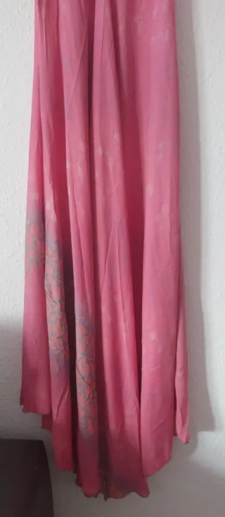 Vestido rosa largo con tirantes