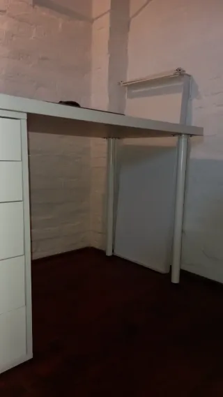 Cassettiera Ikea Hemnes bianca, marrone. Scrivania