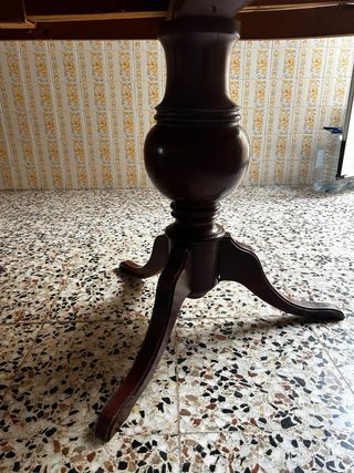 Mesa de comedor ovalada de madera