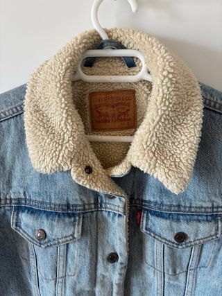 Chaqueta Levi's vaquera con borreguito