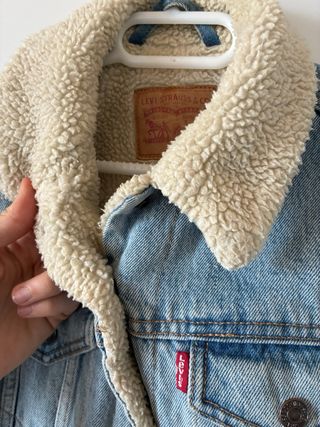 Chaqueta Levi's vaquera con borreguito