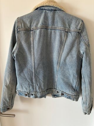 Chaqueta Levi's vaquera con borreguito