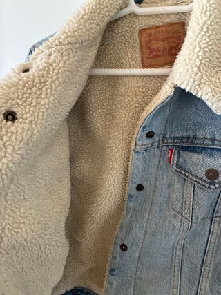 Chaqueta Levi's vaquera con borreguito