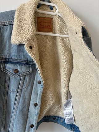 Chaqueta Levi's vaquera con borreguito